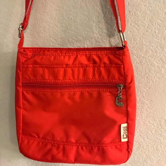 GIVEN AS GIFT. Cute bag. Never been used. - Picture 2 of 3